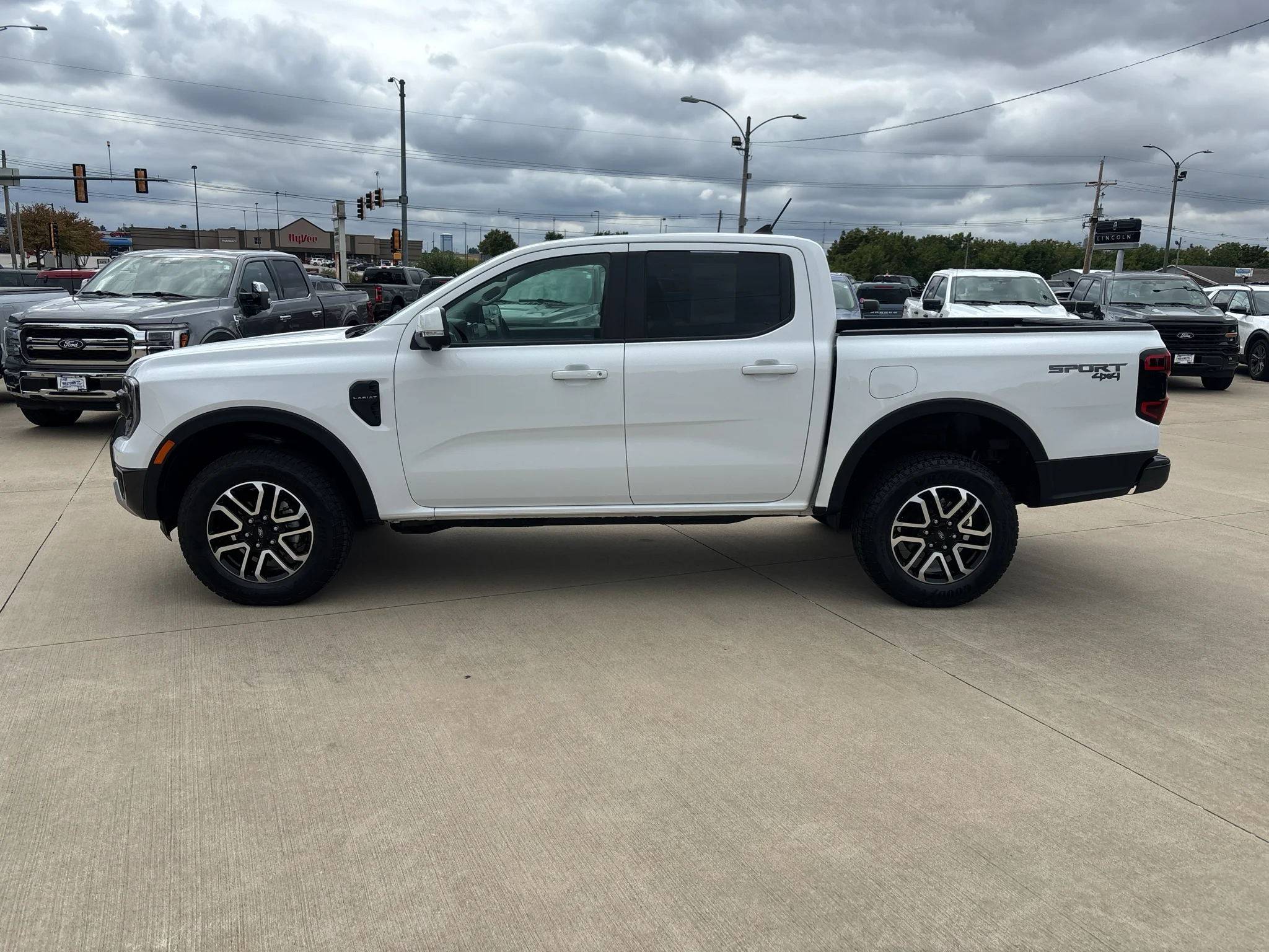 Used 2025 Oxford White Ford LARIAT image 6