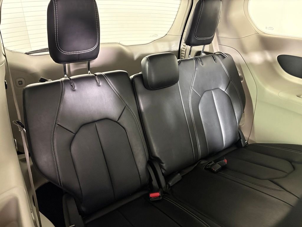 Used 2024 Silver Chrysler Touring L image 16