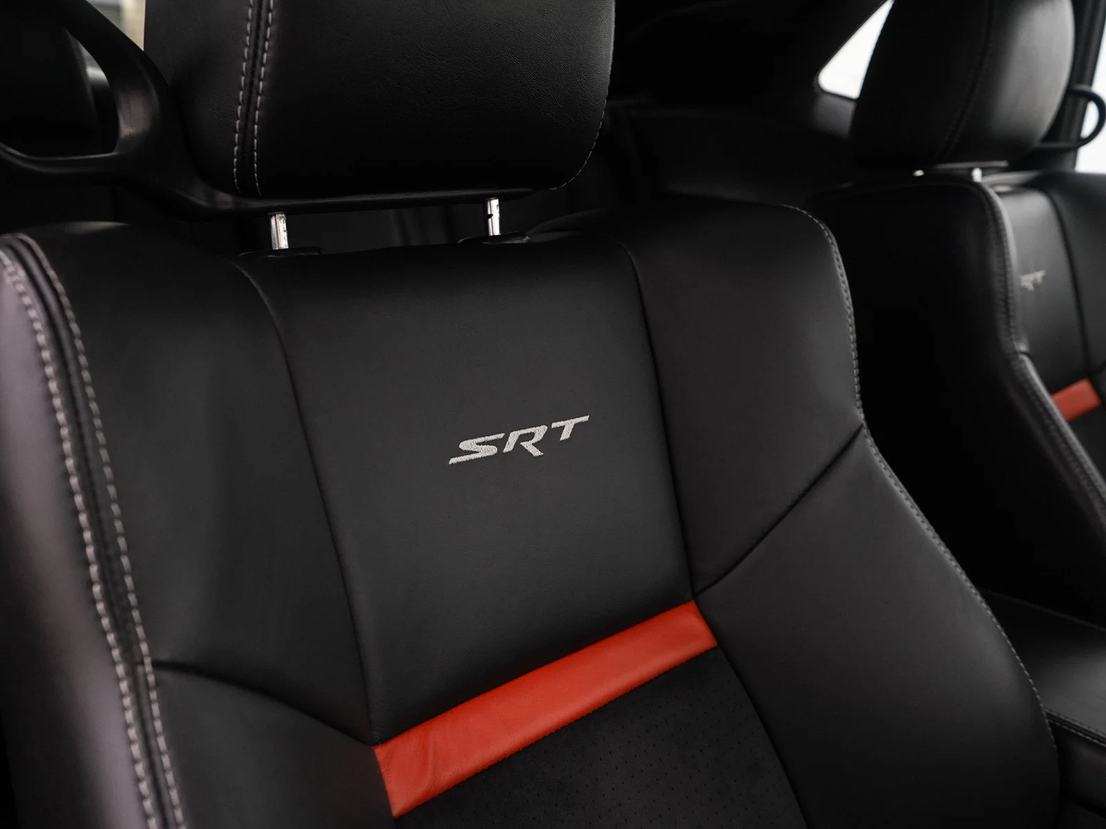 Used 2008 Brilliant Black Crystal Pearlcoat Dodge SRT8 image 16