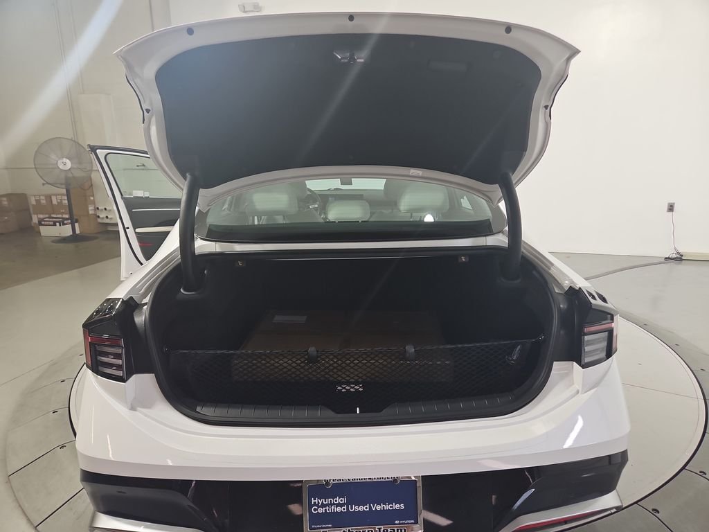 Used 2025 White Hyundai SEL image 23