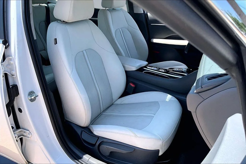 Used 2022 Gray Hyundai SEL image 7