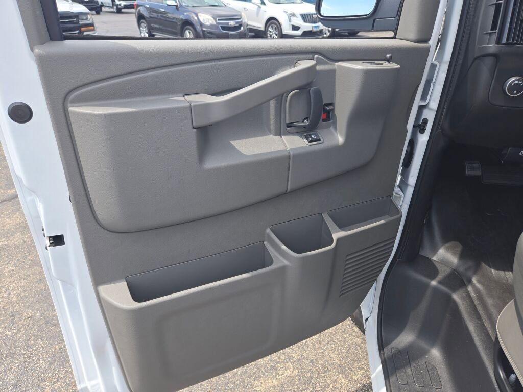 2025 Chevrolet Express Cargo Work Van - Photo 19