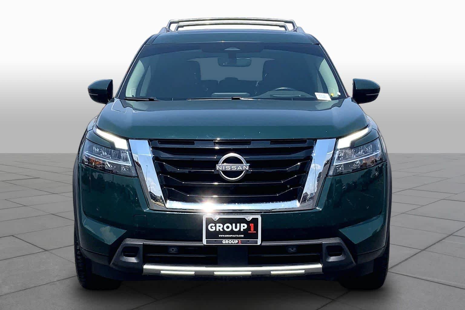 Used 2023 Obsidian Green Pearl Nissan Platinum image 4