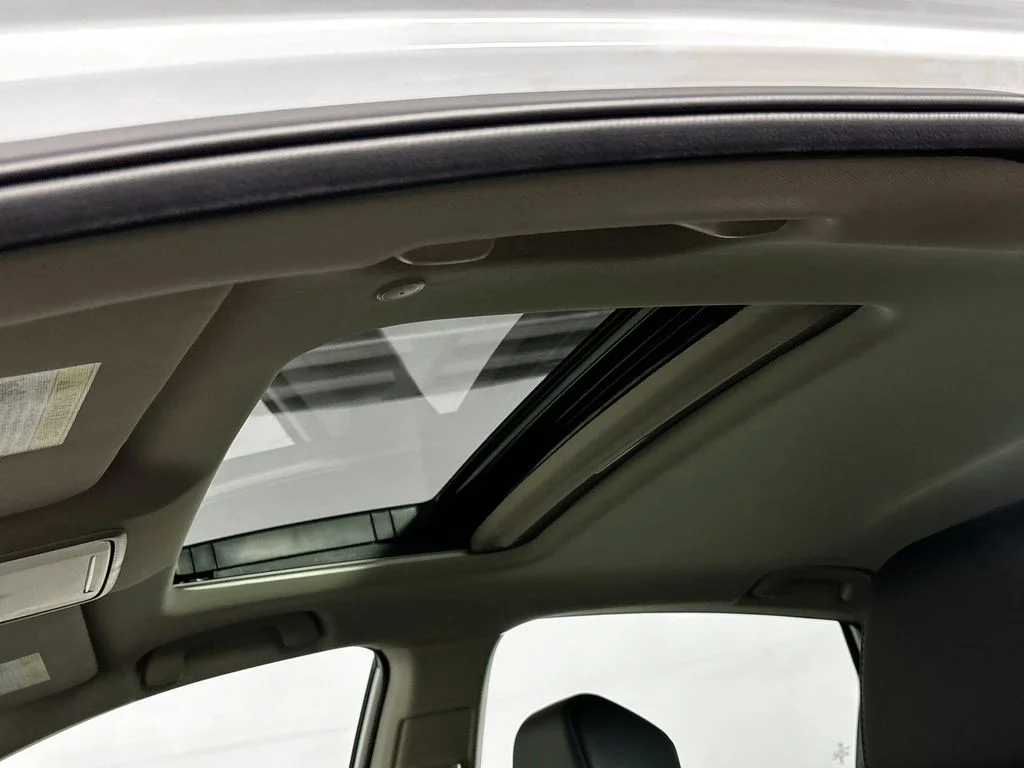 New 2026 Platinum White Pearl Honda Touring image 18