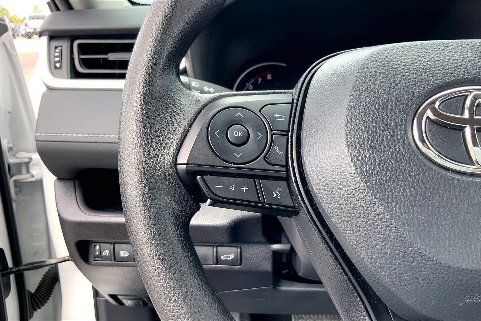 Used 2025 Ice Cap Toyota XLE image 23