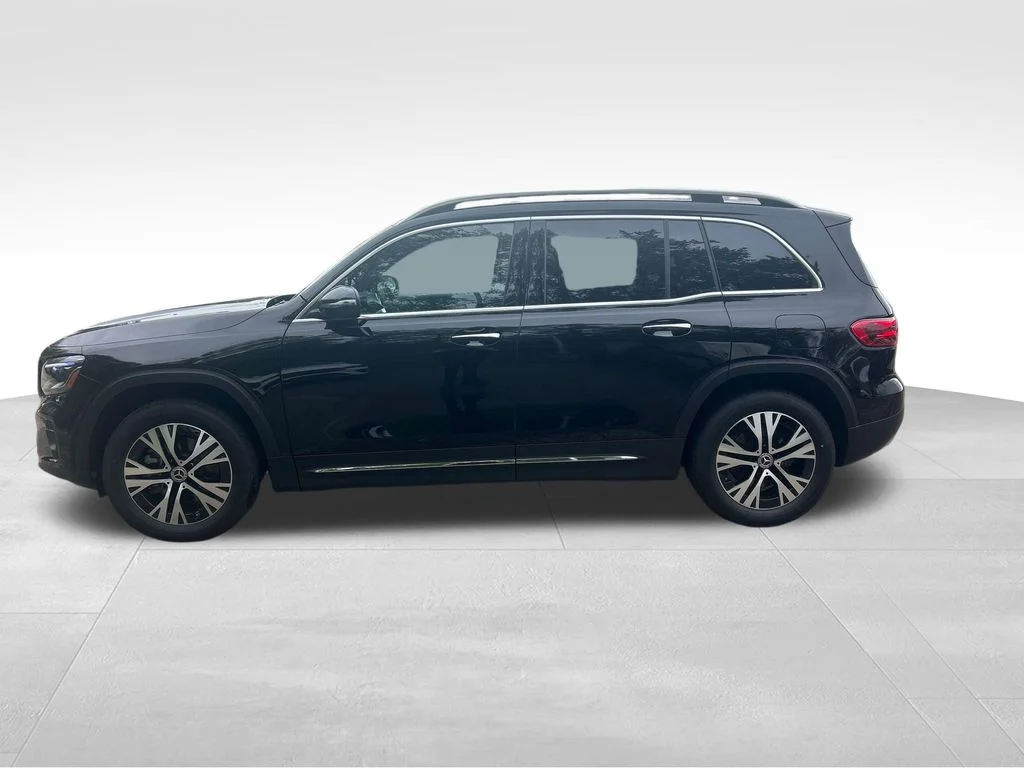 Used 2026 Black Mercedes-Benz GLB 250 image 2