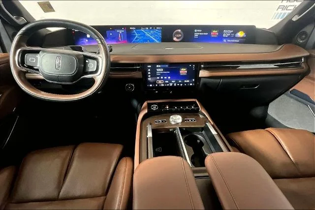 Used 2025 Black Metallic Lincoln Reserve image 38