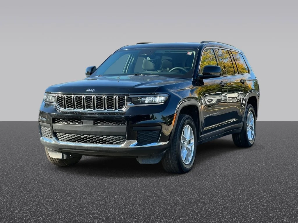 Used 2023 Black Jeep Laredo image 2