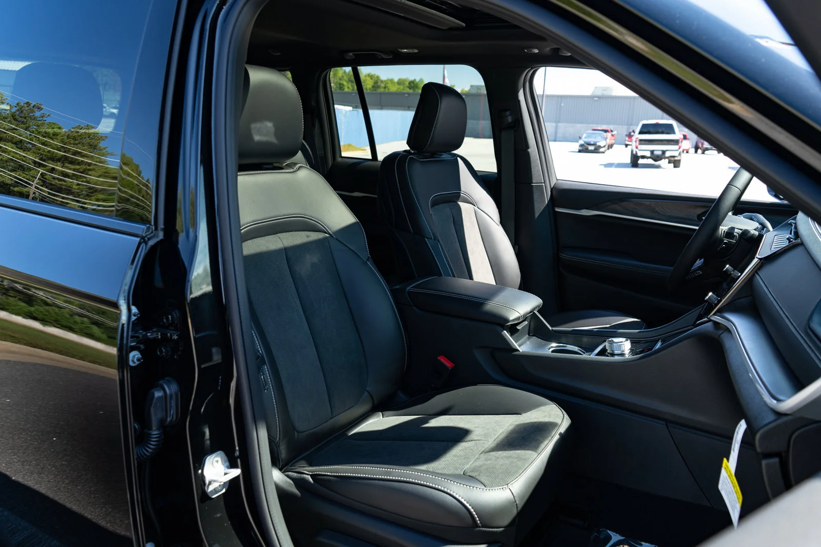 New 2027 High-Gloss Black Paint Jeep Altitude image 23