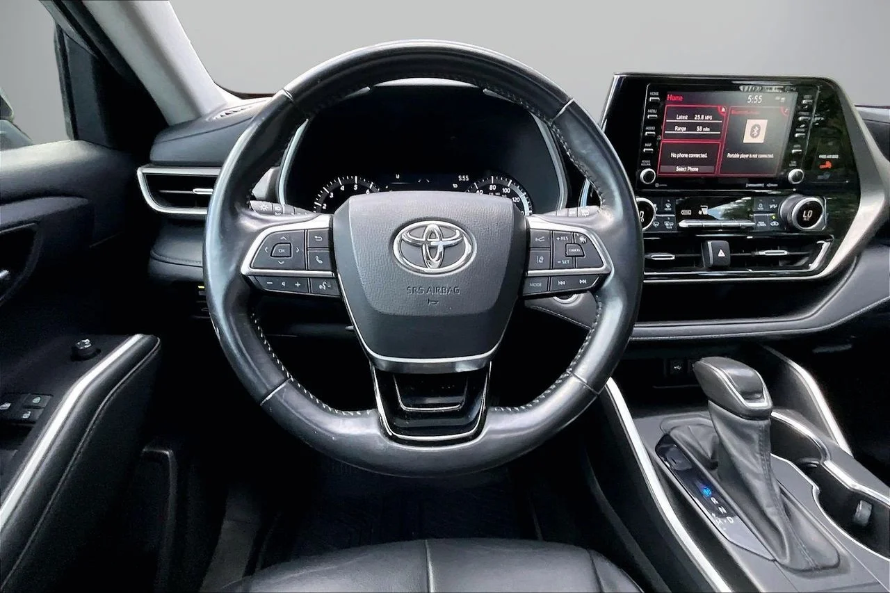 Certified Used 2021 Silver Toyota XLE image 10