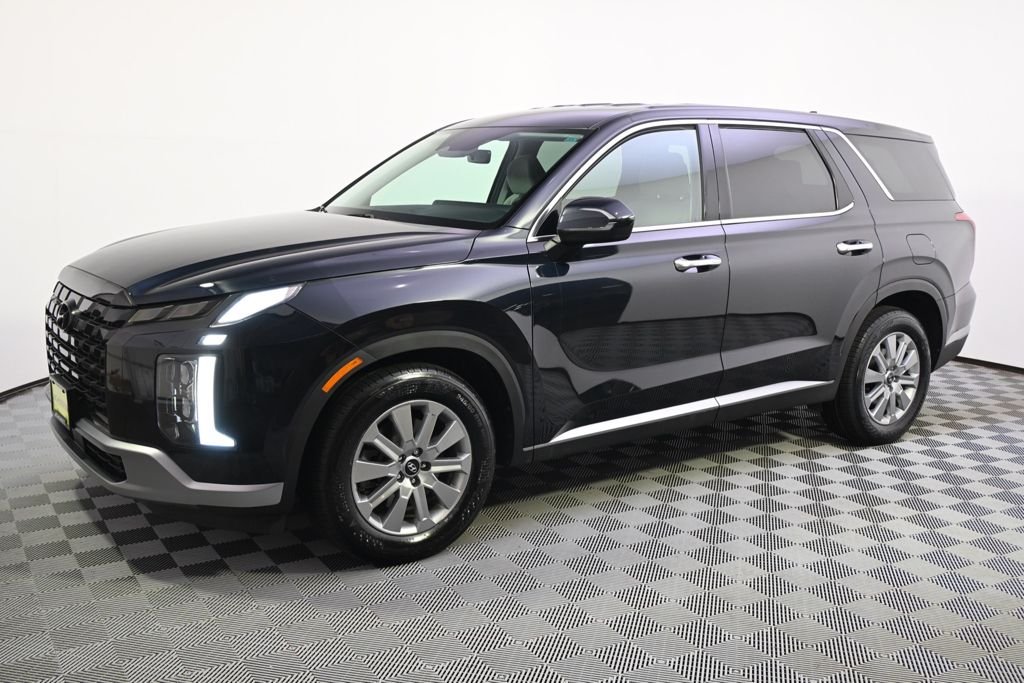 Used 2023 Hyundai Palisade SE with VIN KM8R1DGE4PU513537 for sale in St. Louis Park, Minnesota