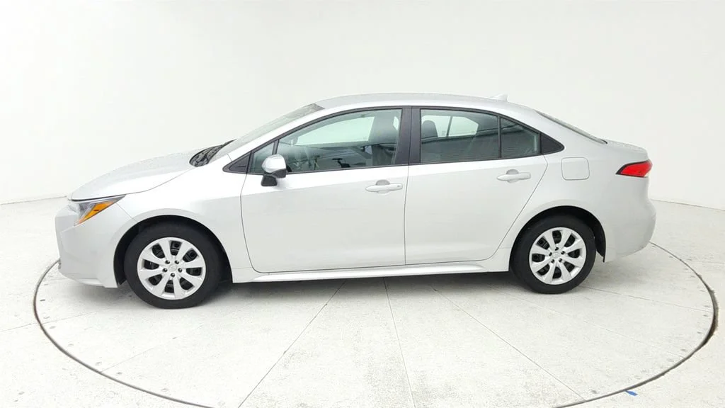 Used 2025  Toyota LE image 4
