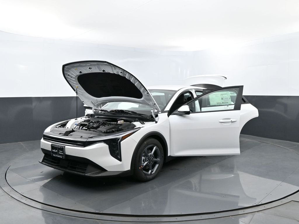New 2026 Snow White Pearl Kia LXS image 25