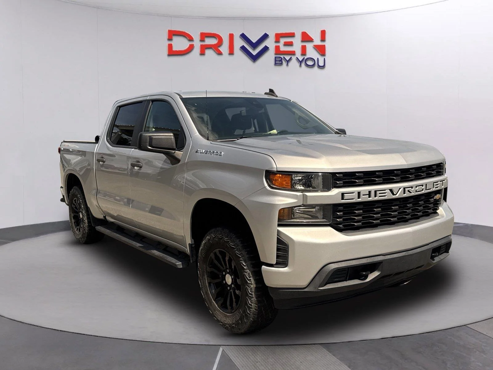 Used 2022 SILVER ICE METALLIC Chevrolet Custom image 1