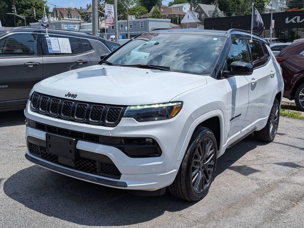 Used 2023 White Jeep Limited image 1