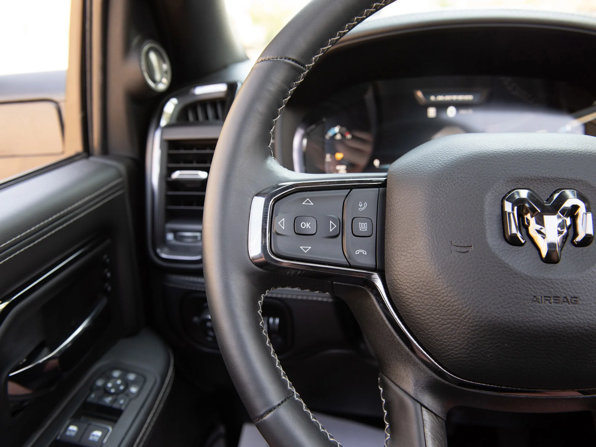 Used 2025 Grey RAM Limited image 15