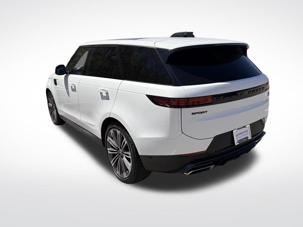 Used 2023 White Land Rover SE image 6