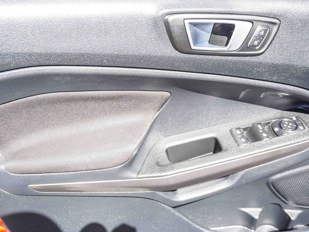 Used 2019 Red Ford SE image 19