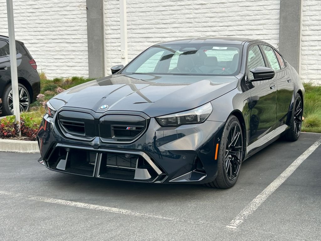 New 2027 Carbon Black Metallic BMW Base image 2
