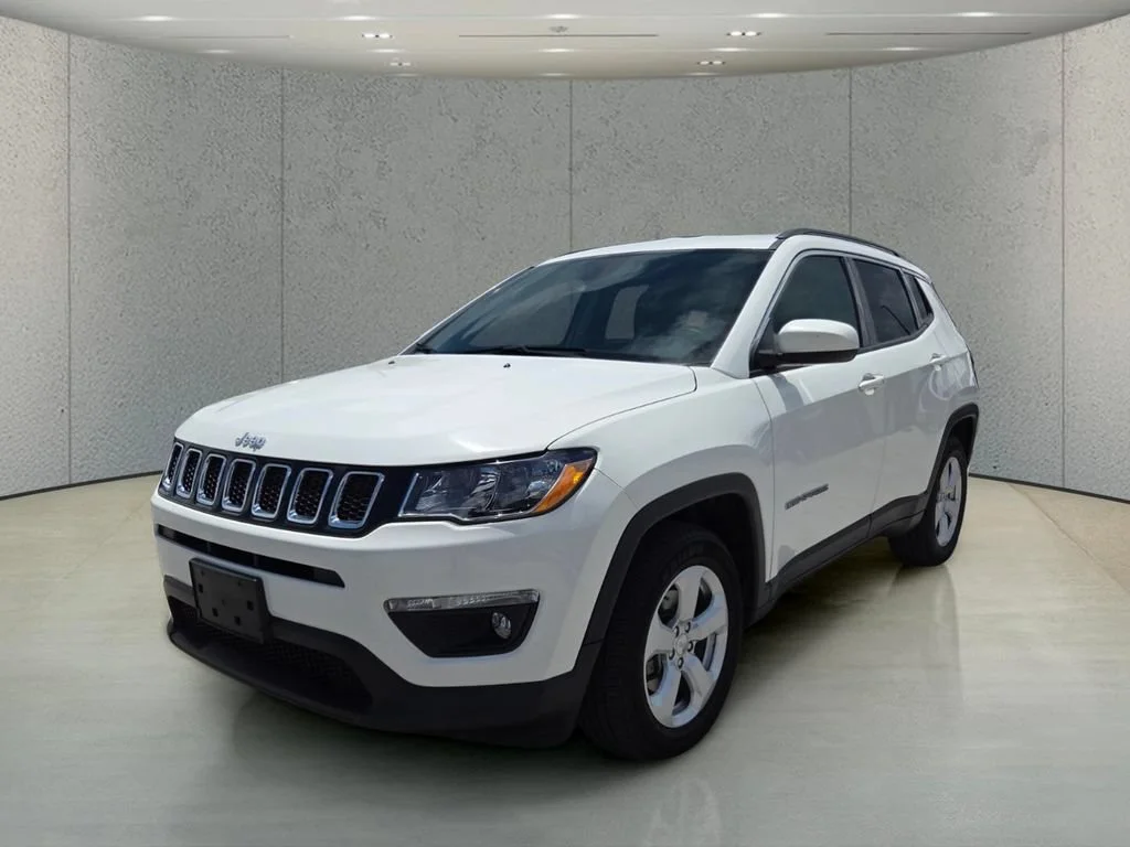 Used 2019 White Clearcoat Jeep Latitude image 11