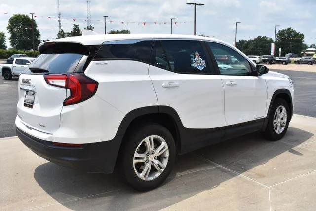 Used 2024 White GMC SLE image 5