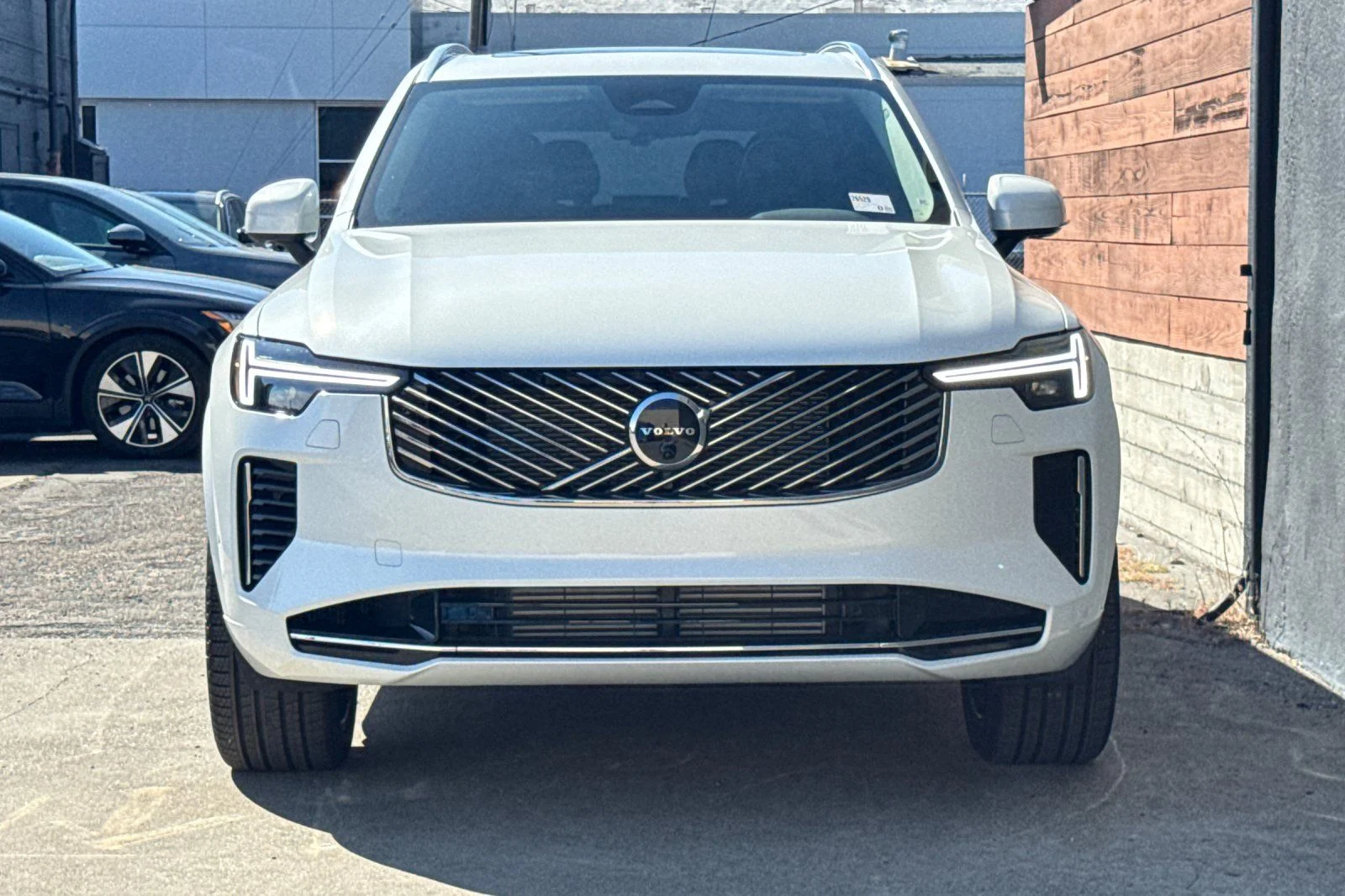 New 2026 Crystal White Volvo T8 Plus 7-Seater image 10