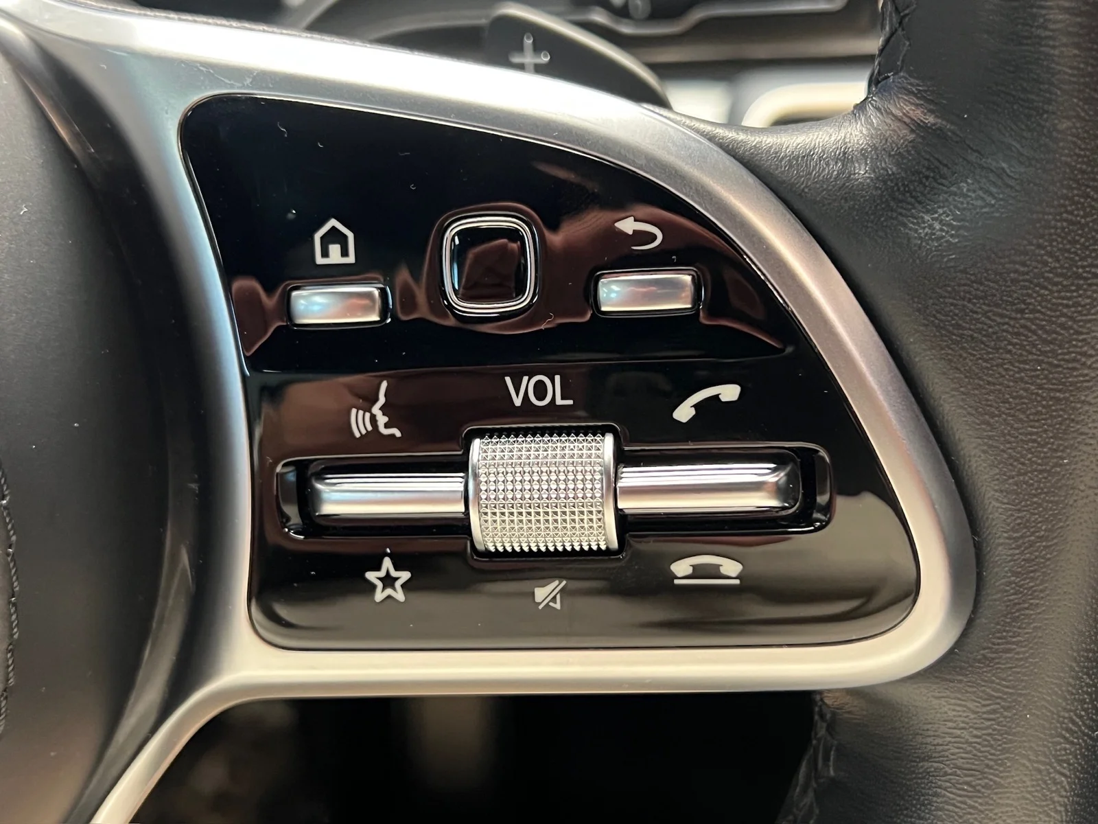 Used 2022 Cirrus Silver Metallic (922) Mercedes-Benz Mercedes-Maybach GLS 600 4MATIC® image 13