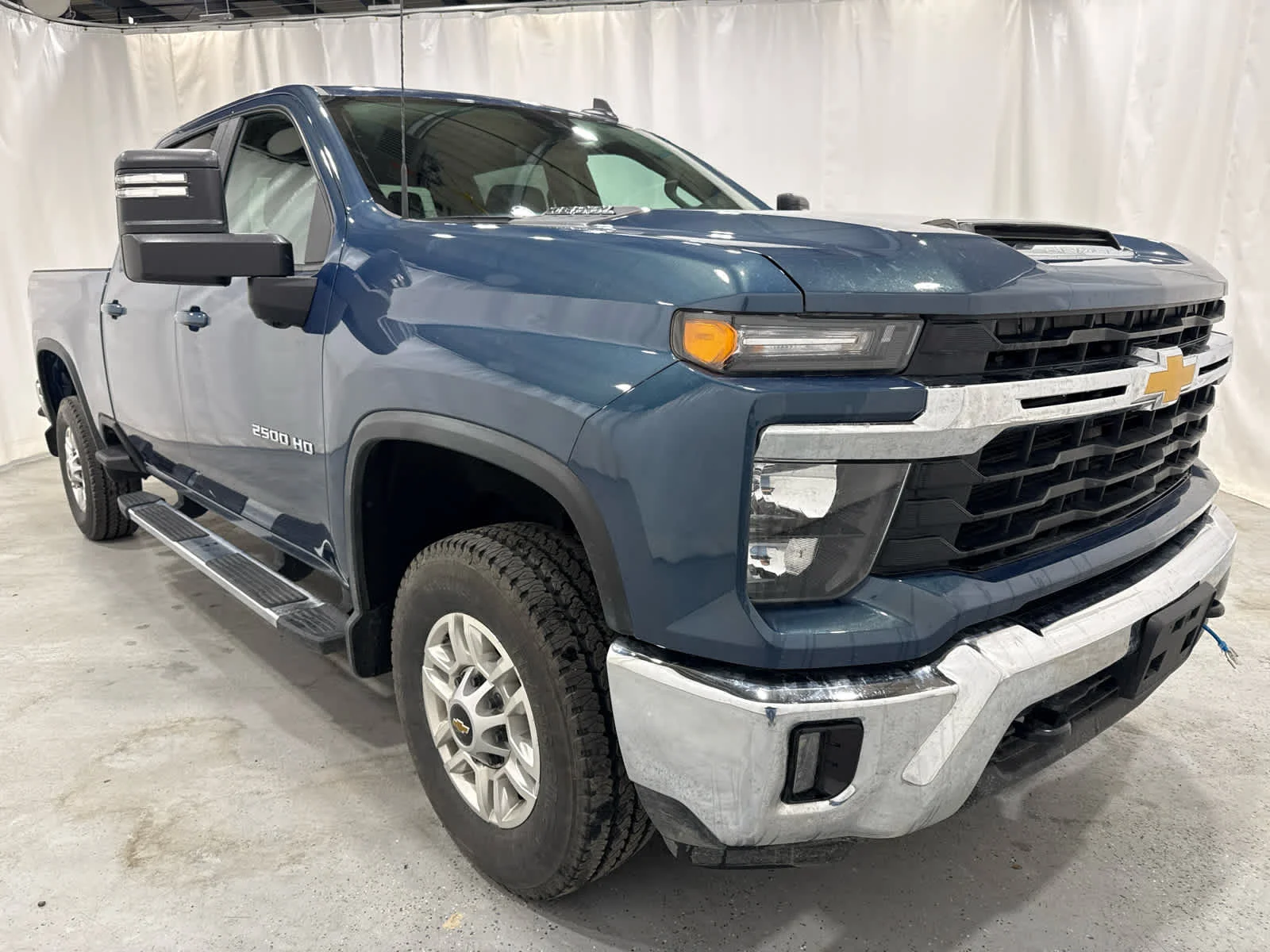 Used 2026 Lakeshore Blue Metallic Chevrolet LT image 7