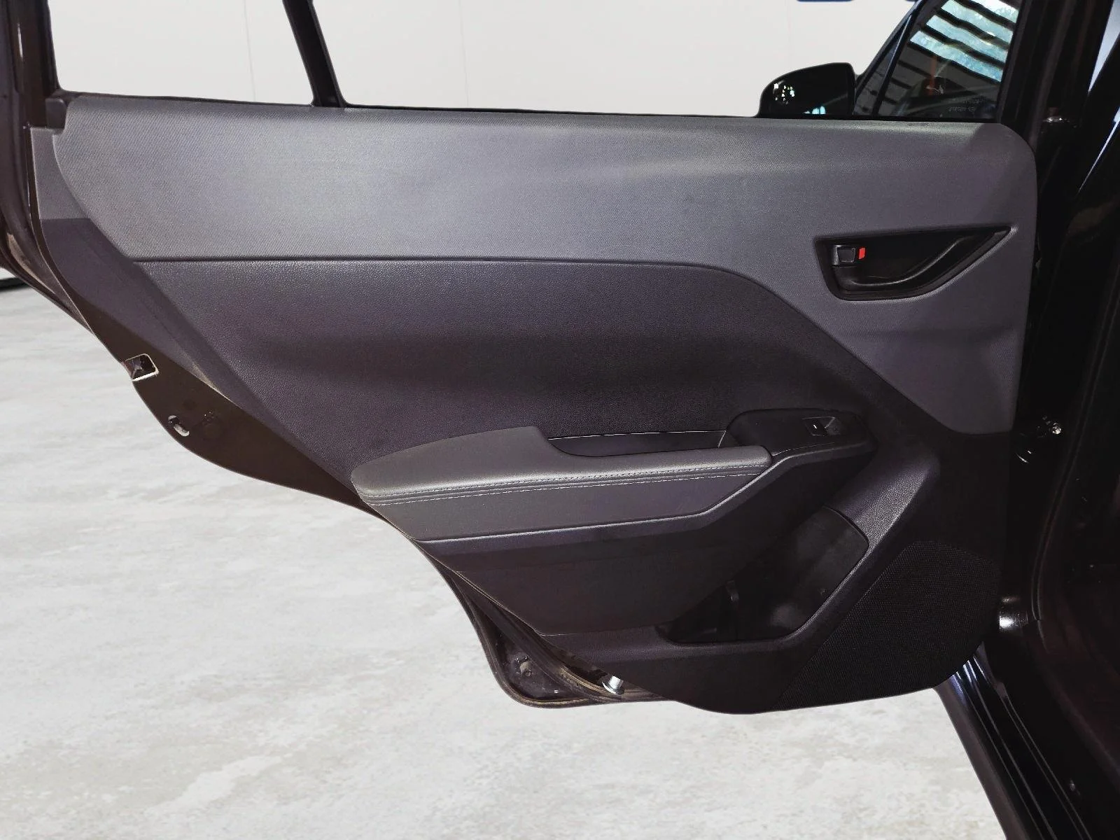 Used 2025 Crystal Black Silica Subaru Premium image 30