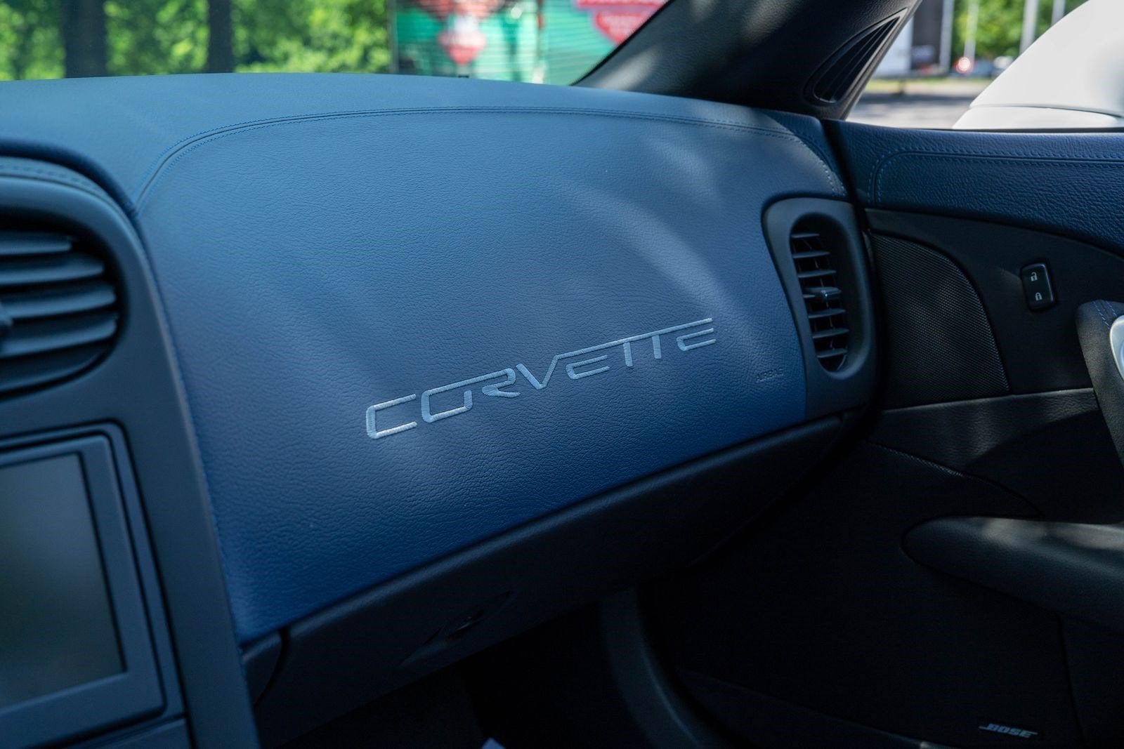 Used 2013 Arctic White Chevrolet 427 1SC image 28