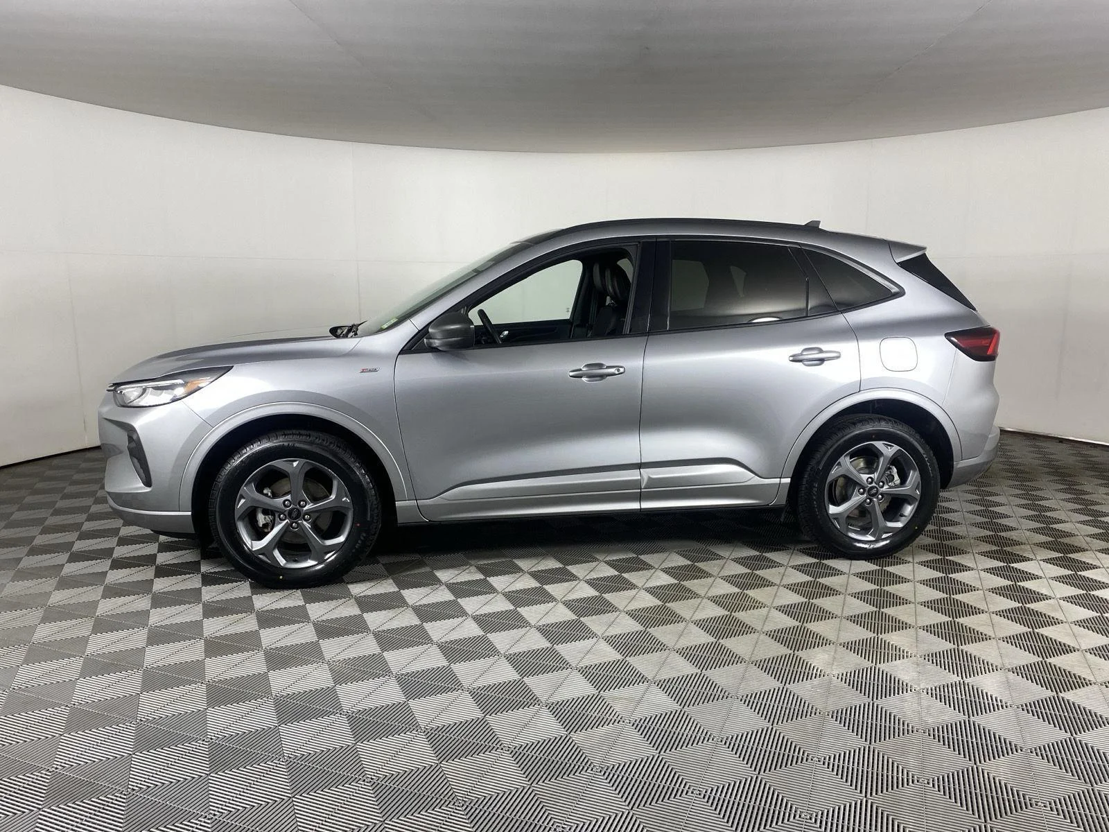 Used 2023 Iconic Silver Metallic Ford ST-Line image 14