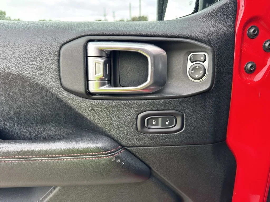 Used 2018 Red Jeep Unlimited Rubicon image 38