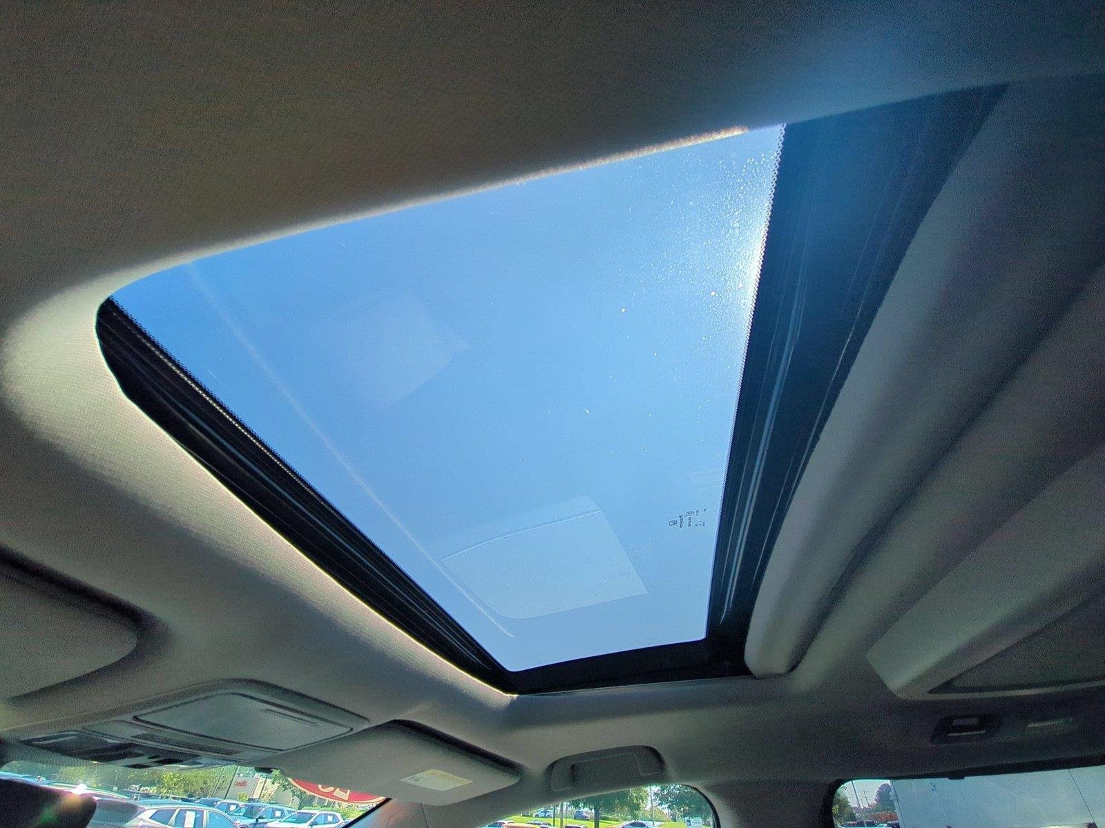 Used 2025 Solar Silver Metallic Honda Touring image 32