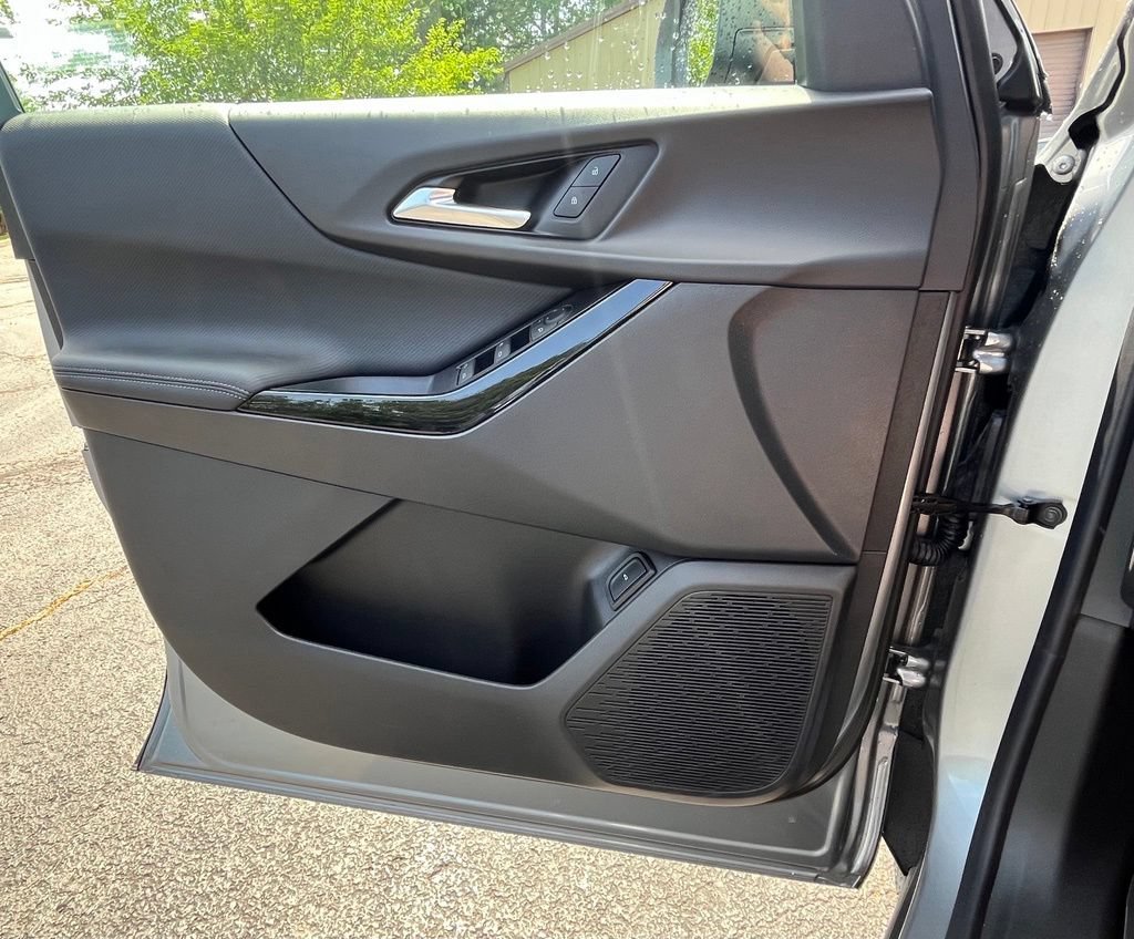 2027 Chevrolet Equinox LT - Photo 7