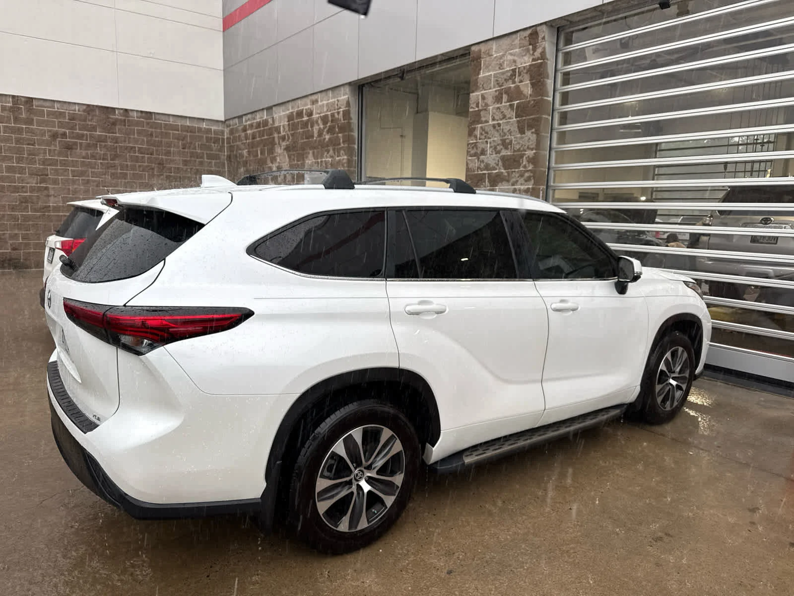 Used 2023 Wind Chill Pearl Toyota XLE image 3
