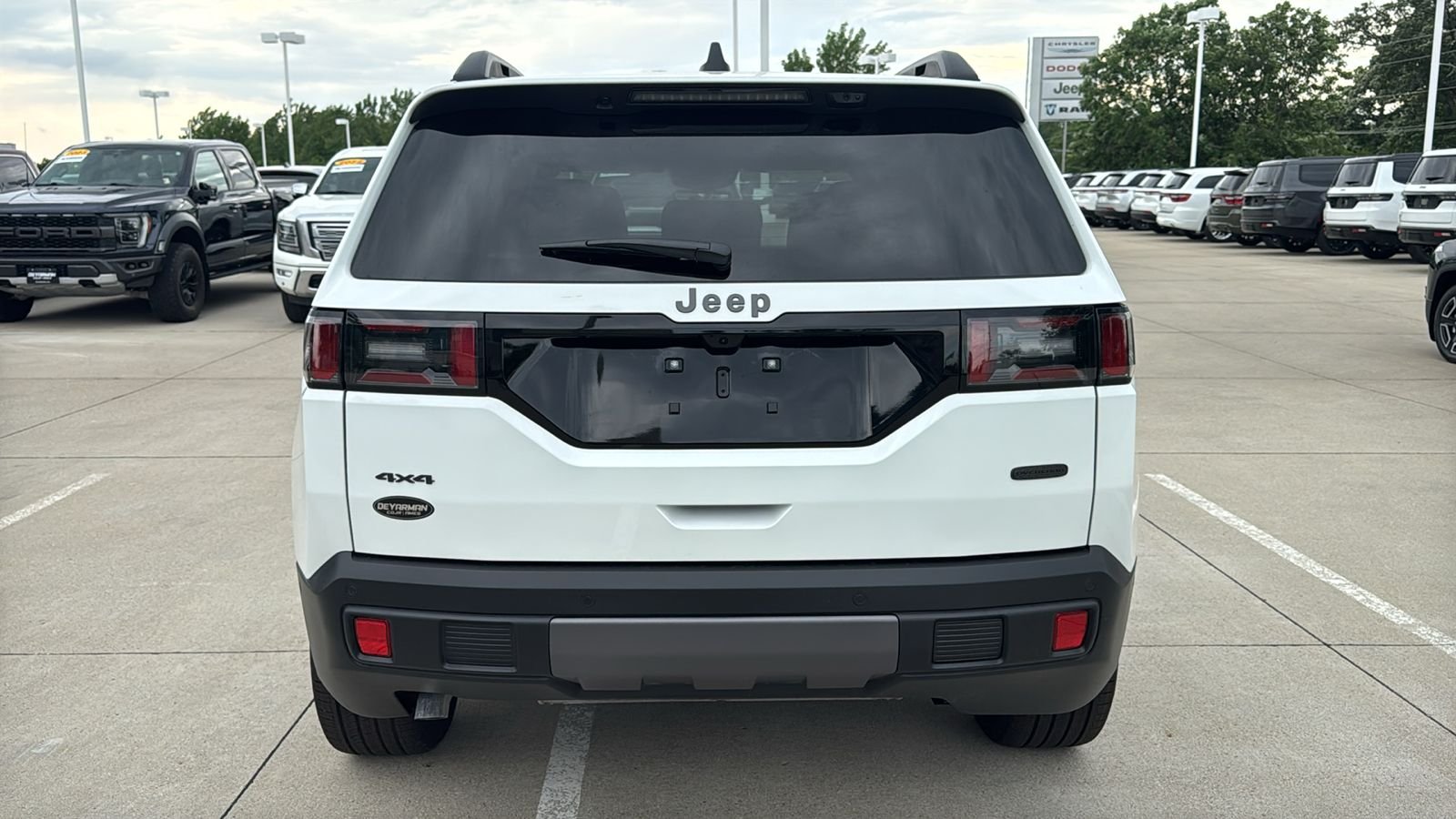 New 2026 Bright White Clear-Coat Exterior Paint Jeep Overland image 13