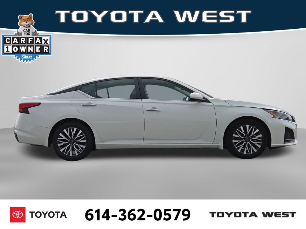 Used 2023 White Nissan 2.5 SV image 4