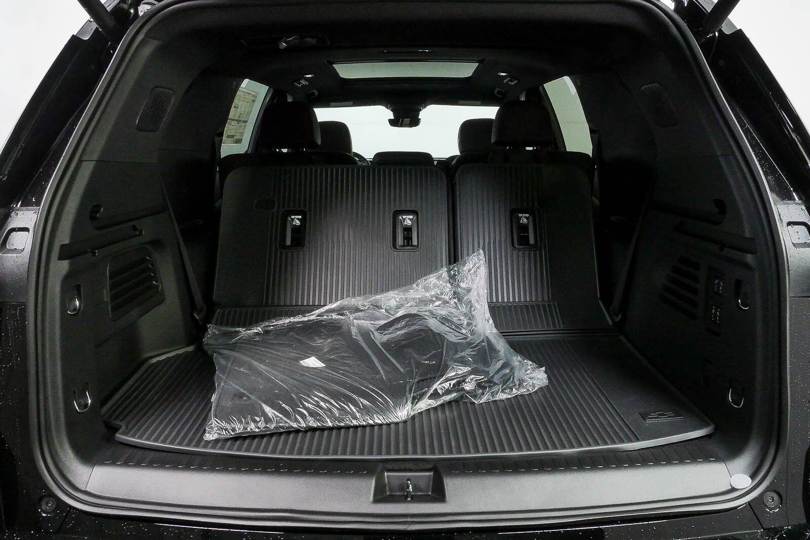 New 2026 Mosaic Black Metallic Chevrolet High Country image 32