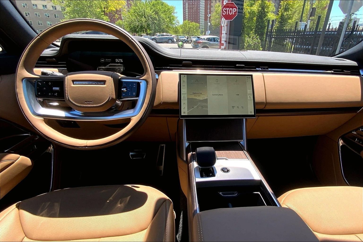 New 2026 Santorini Black LAND ROVER SE PHEV image 5
