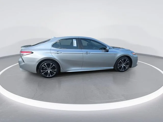 Used 2019 Silver Toyota SE image 9