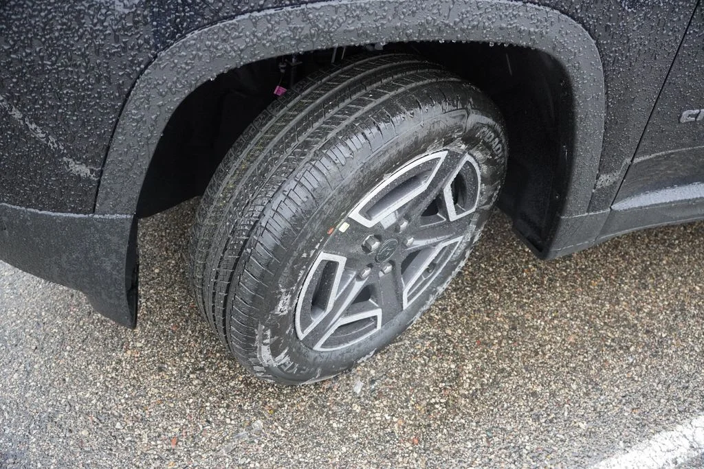 New 2026 Diamond Black Crystal Pearlcoat Jeep Limited image 9