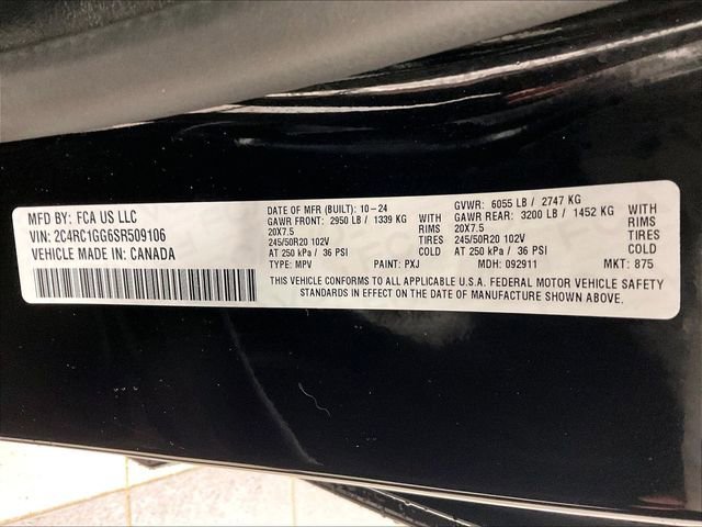 Used 2025 Diamond Black Cry Chrysler Limited image 37