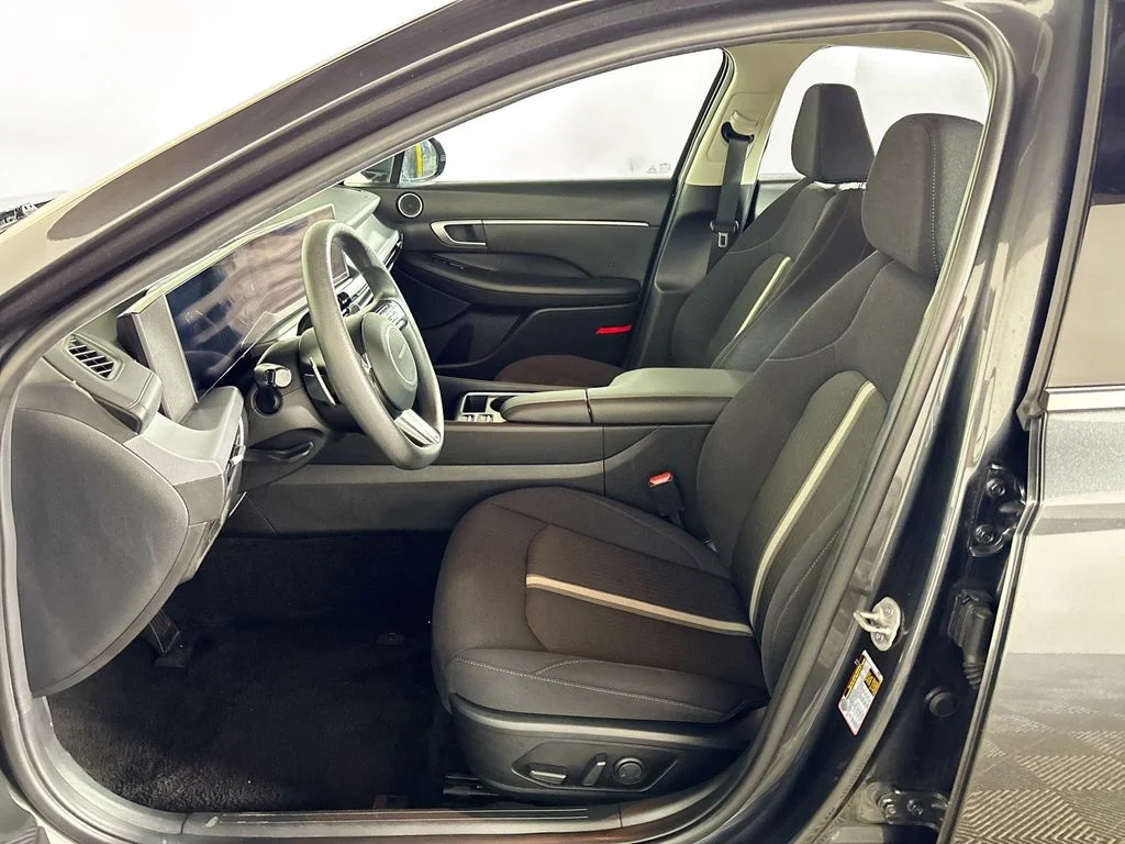 Used 2024 Gray Hyundai SEL image 11