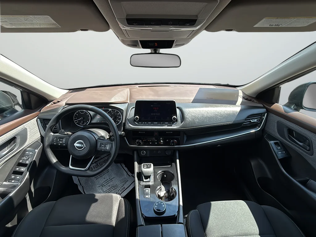 Used 2023 Gray Nissan S image 9