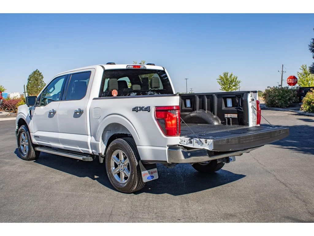 Used 2024 Oxford White Ford XLT image 9