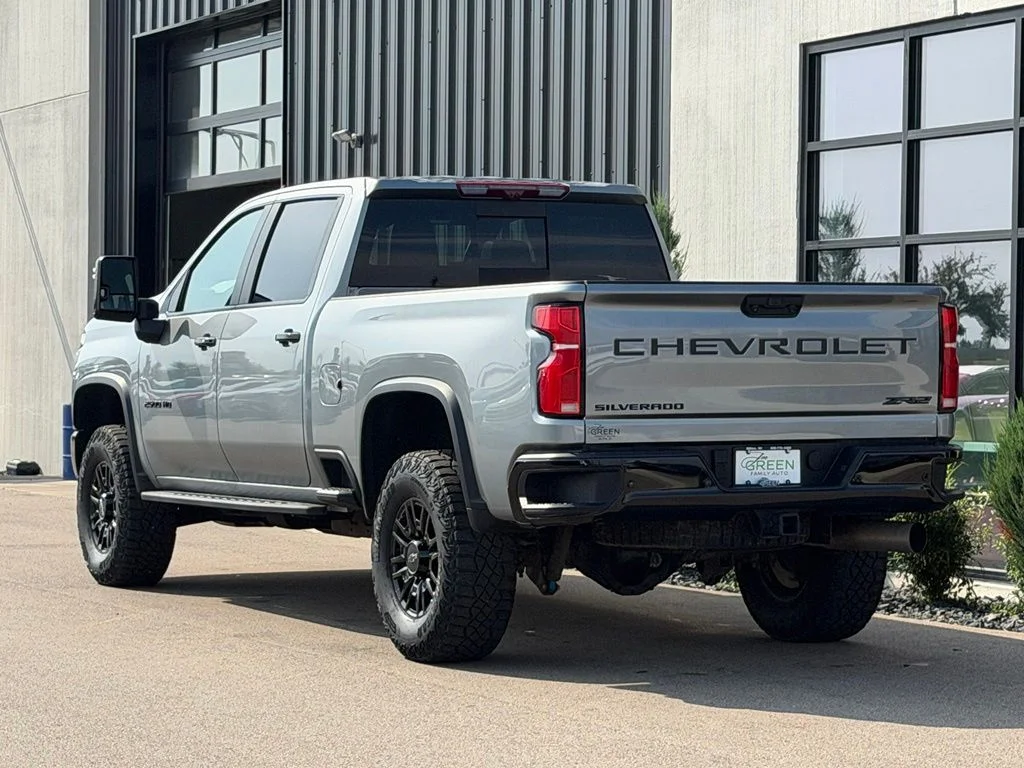 Used 2025 Gray Chevrolet ZR2 image 3