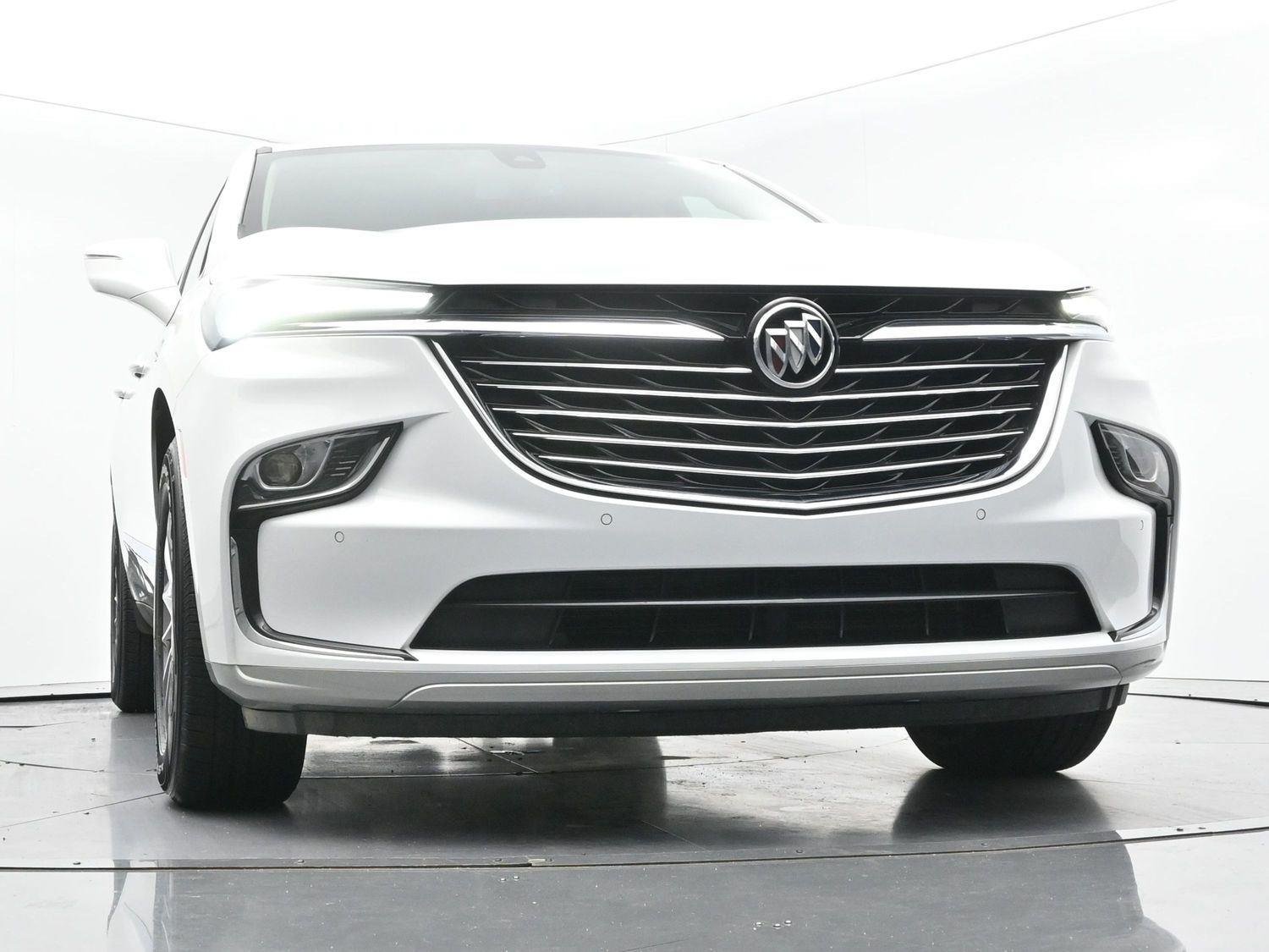 Used 2023 Summit White Buick Essence image 44