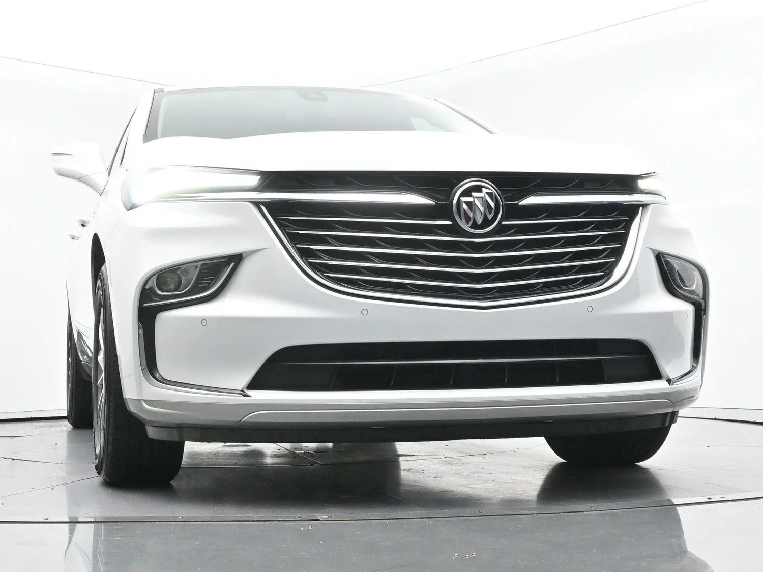 Used 2023 Summit White Buick Essence image 44