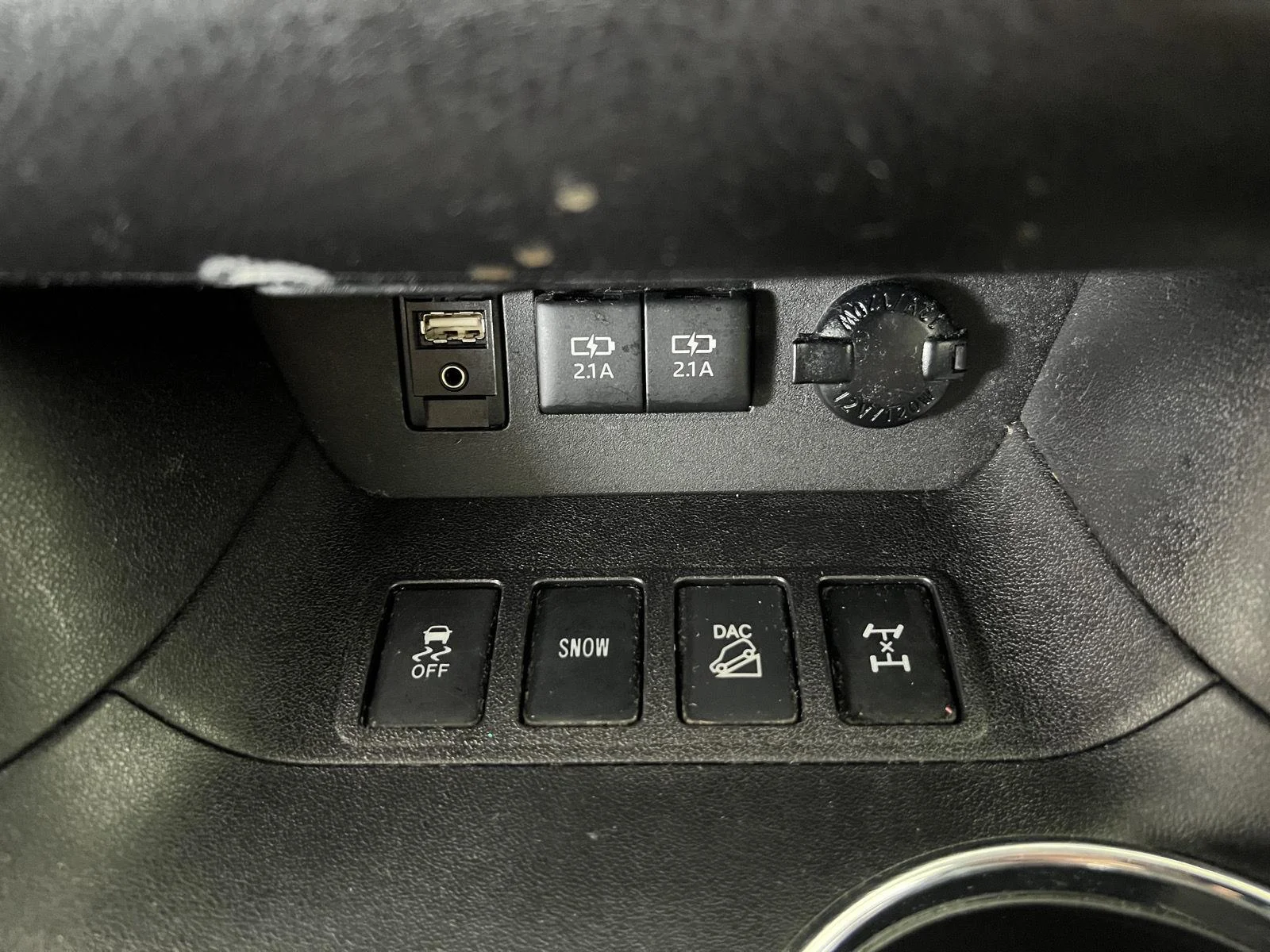 Used 2018 Bk Toyota LE image 16