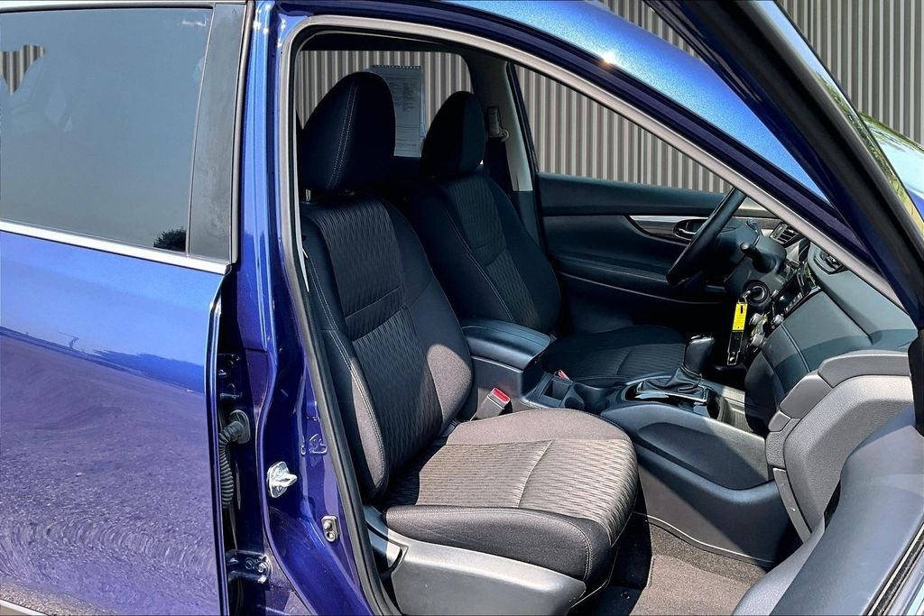 Used 2018 Blue Nissan S image 8